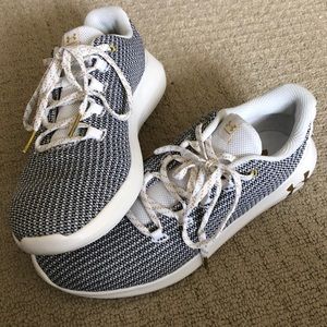 Under Armour Sneakers